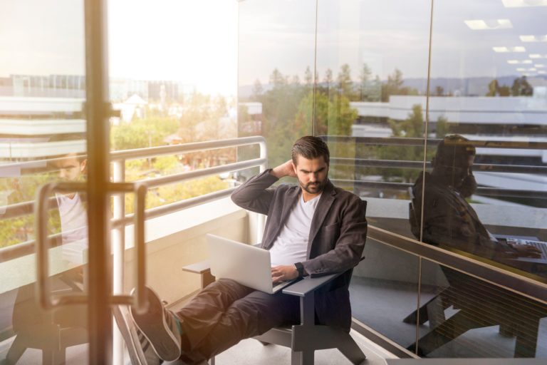 linkedin sales navigator nysVe5rsJtc unsplash scaled