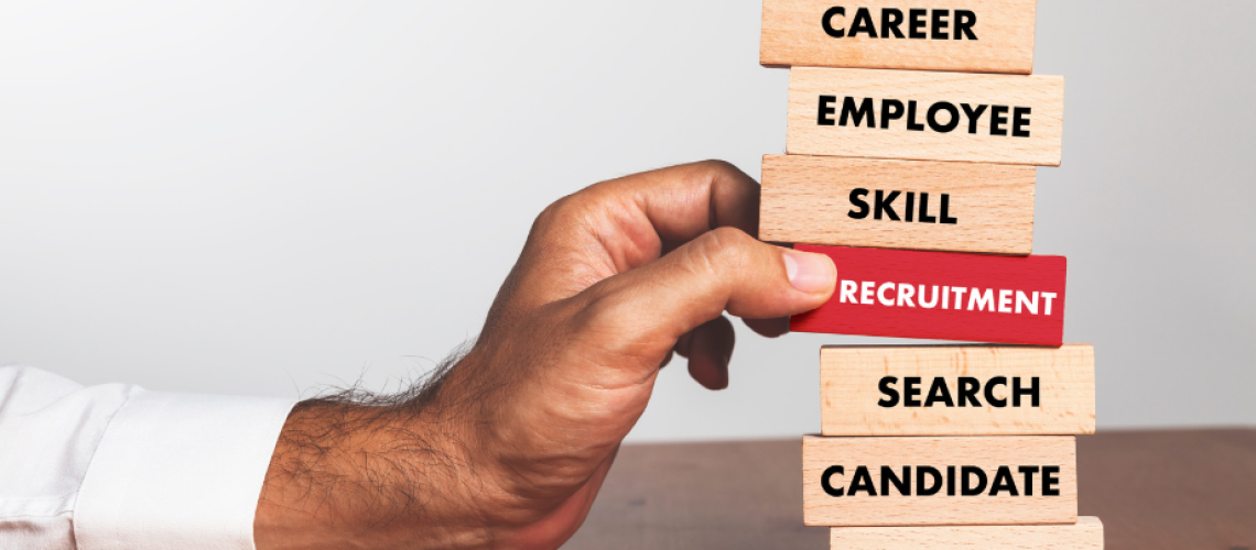 4 Ways to Balance AI and Human Judgment in Recruitment Processes